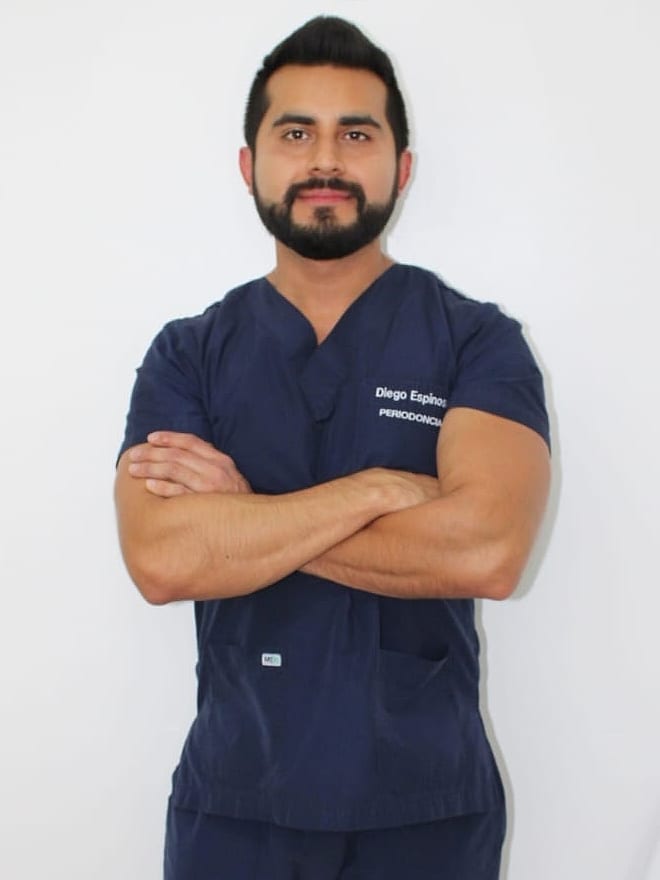 Dr. Diego Espinosa, Periodoncia en Vela Odontología, Quito